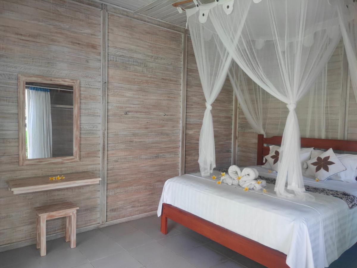 Отель Vista Huts Lembongan Экстерьер фото