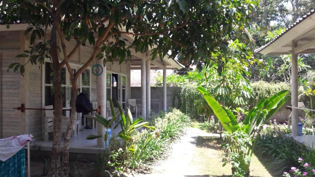 Отель Vista Huts Lembongan Экстерьер фото