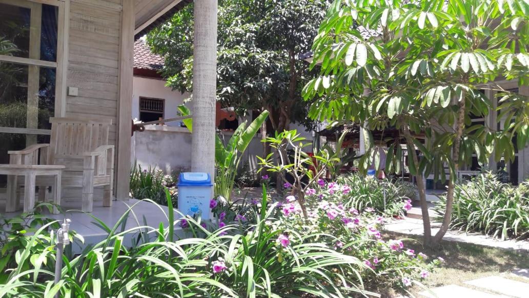 Отель Vista Huts Lembongan Экстерьер фото
