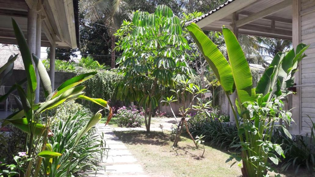Отель Vista Huts Lembongan Экстерьер фото