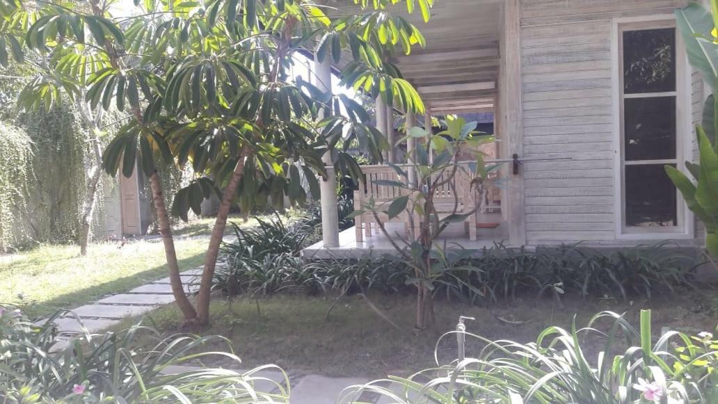 Отель Vista Huts Lembongan Экстерьер фото