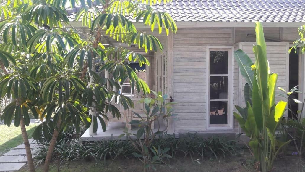 Отель Vista Huts Lembongan Экстерьер фото